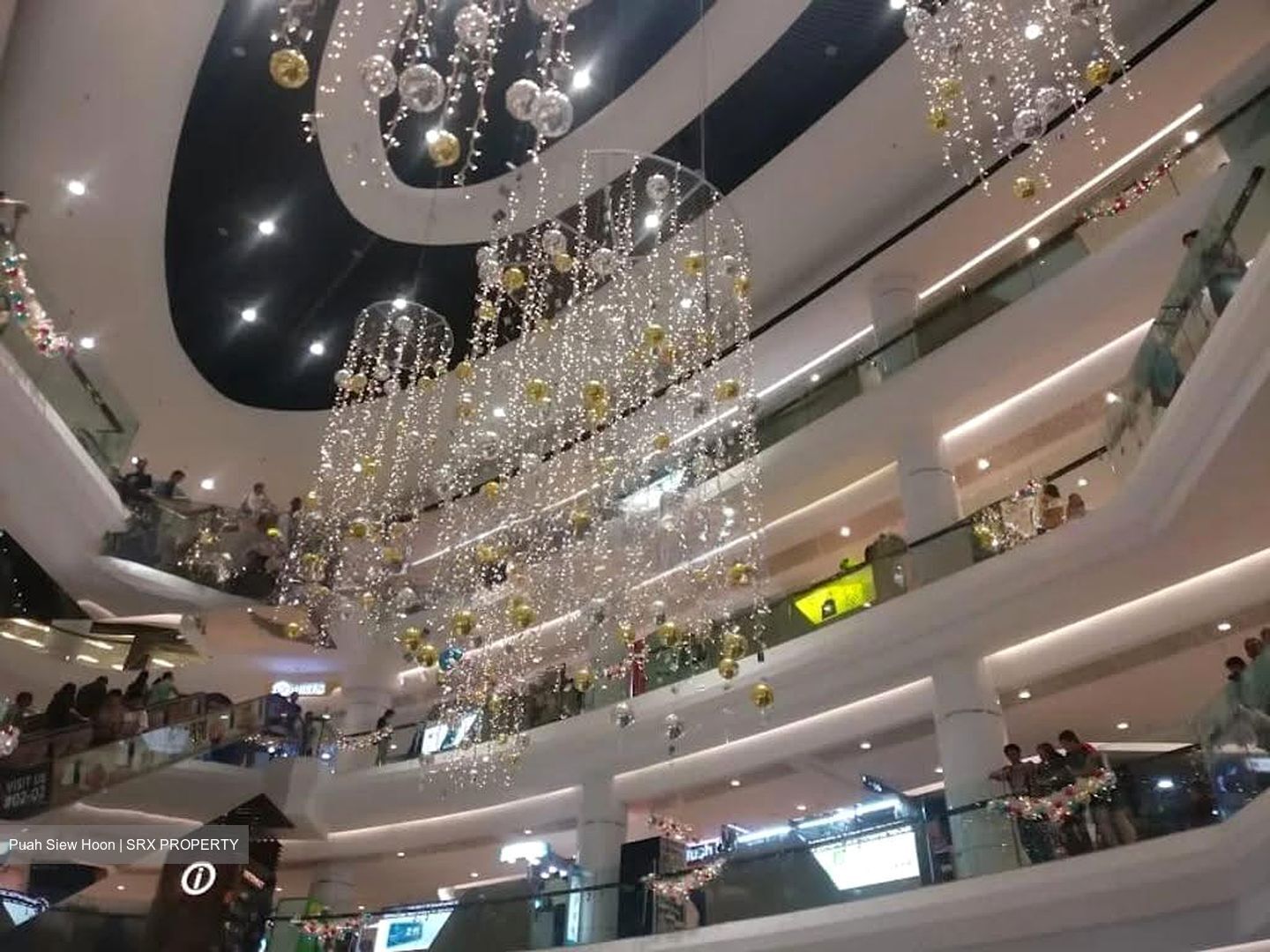 Century Square (D18), Retail #614604901